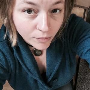 Meet your Posher, Carol